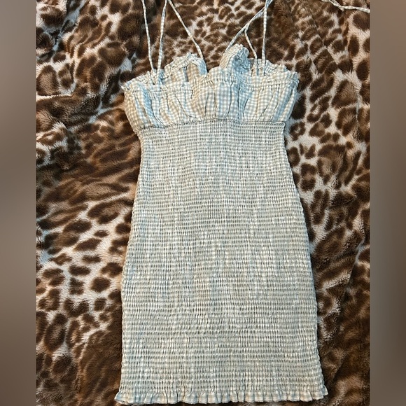 Elegant Green Strappy Dress - Picture 3 of 9